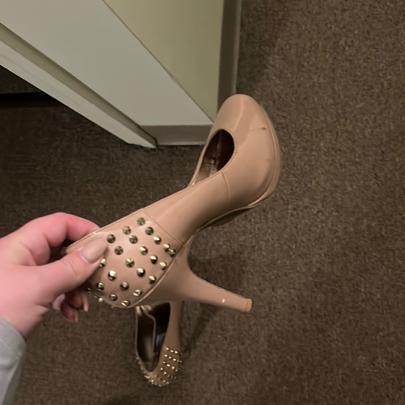 Beautiful Steve Madden studded tan heels! Size 8-8.5 - Picture 7 of 7